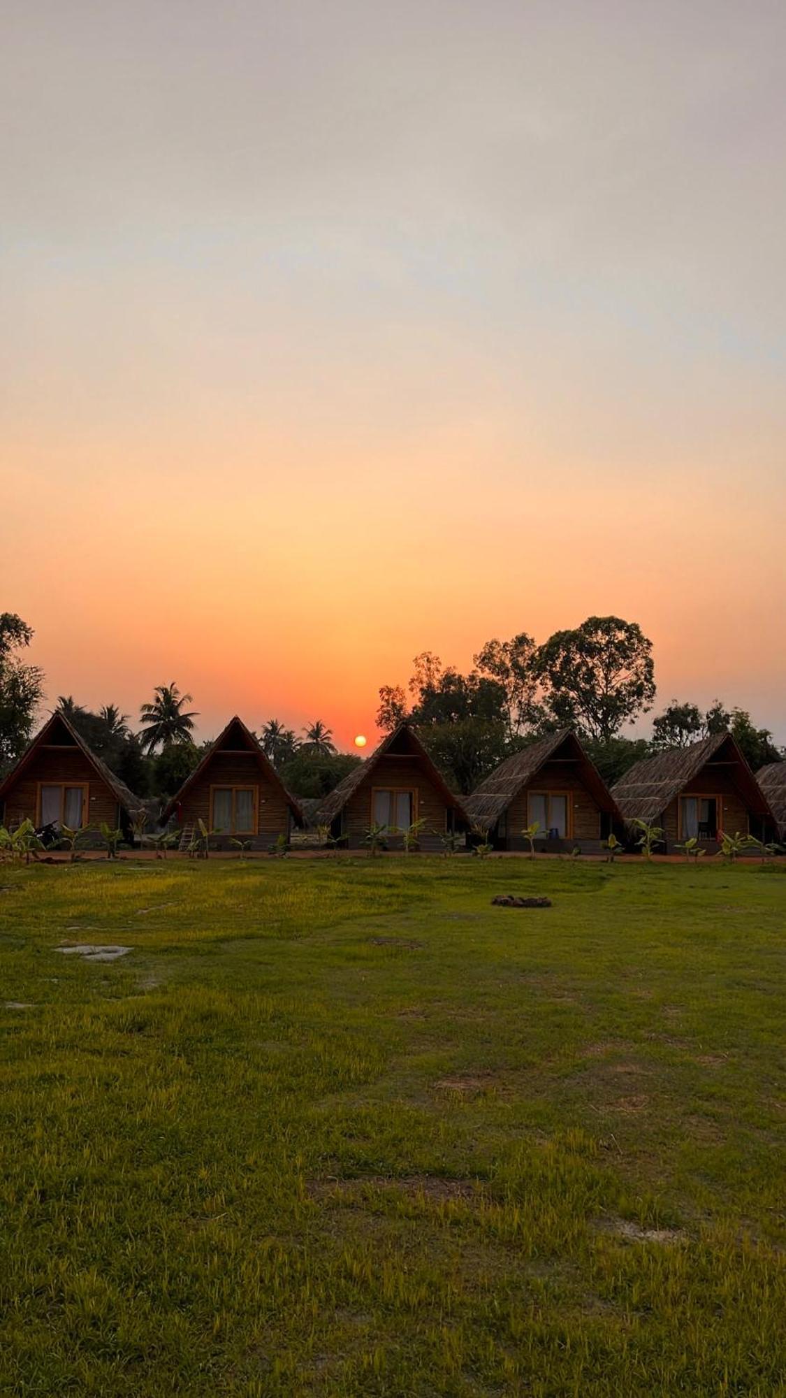 Hotel Tropical Hampi Exterior foto