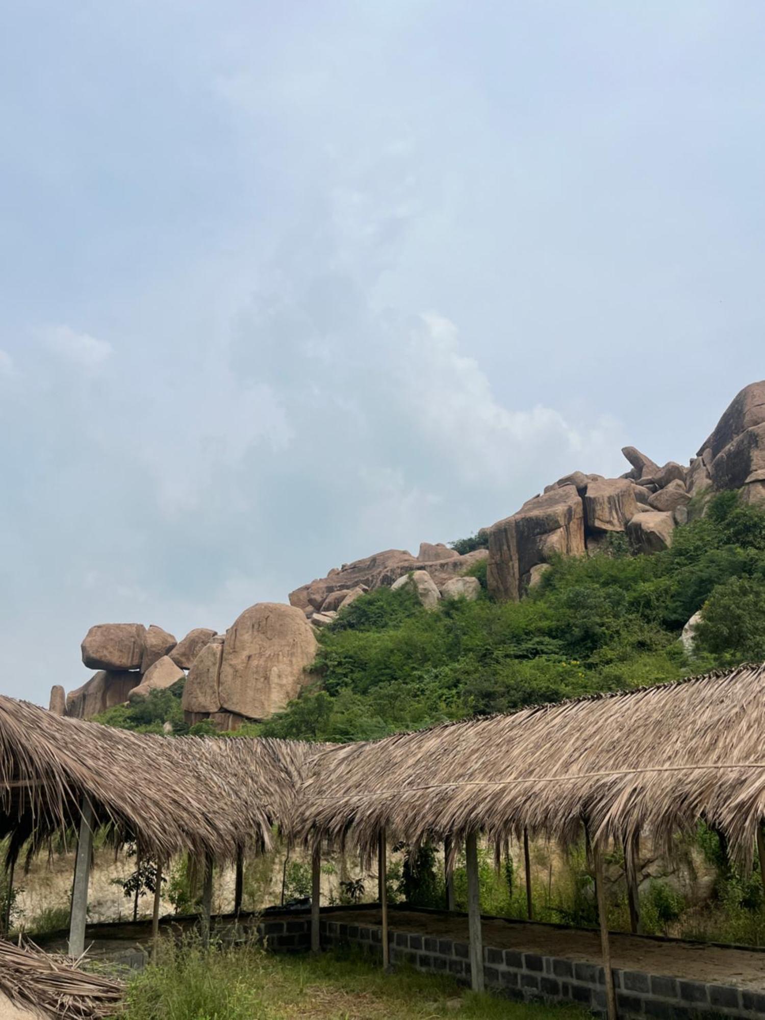 Hotel Tropical Hampi Exterior foto